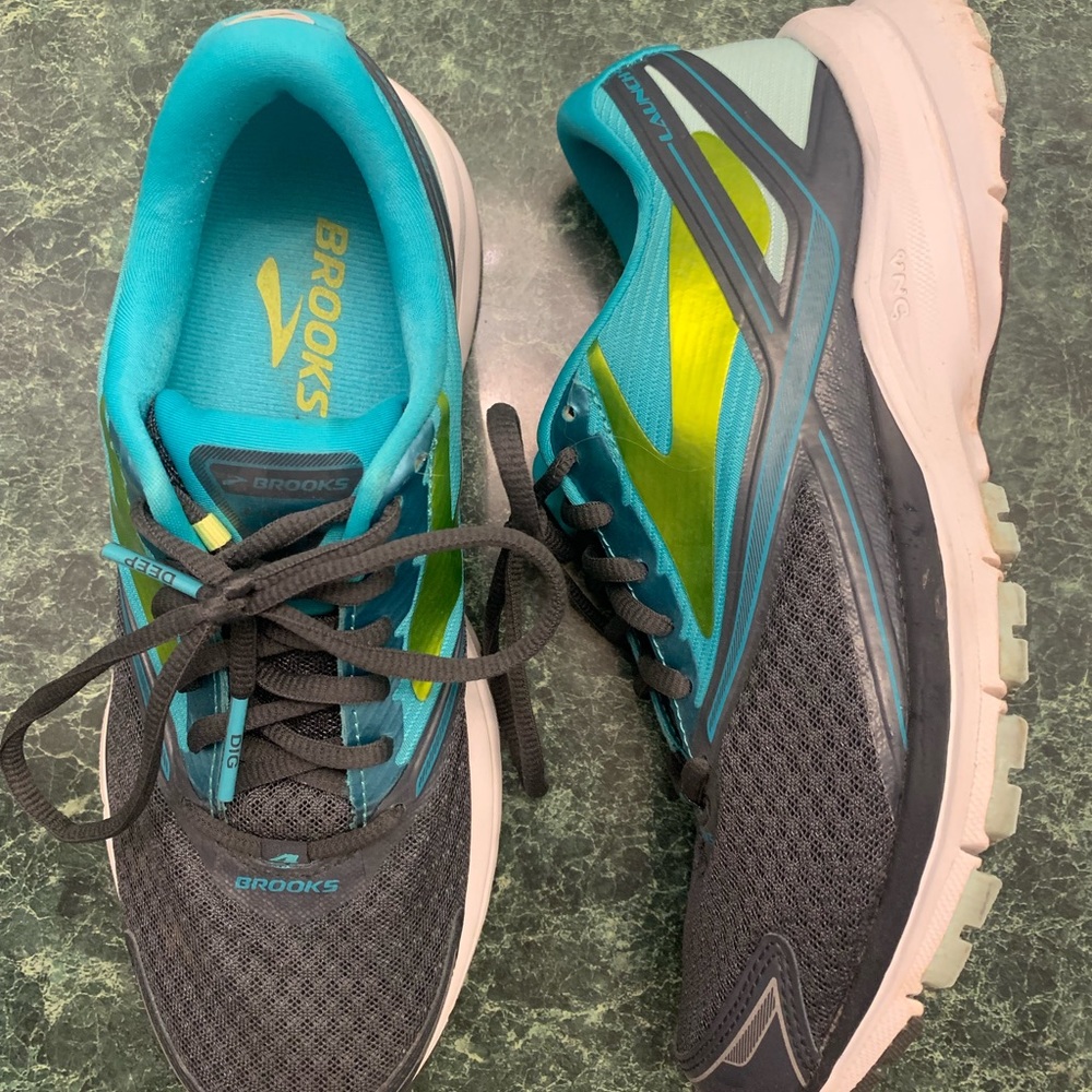Brooks Launch 4 - size 8, excellent condition